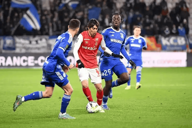 开元棋牌-布莱顿围绕足总杯豪取连胜德罗巴与90激战TL分钟，现场解说直呼：里昂防线松动的简单介绍