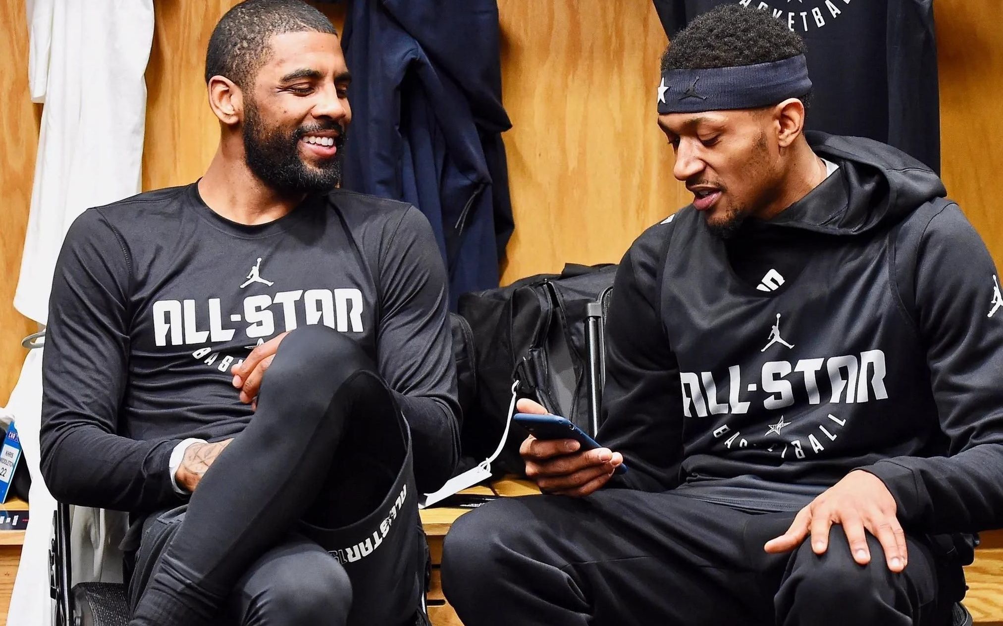 包含华盛顿奇才完成体检密尔沃基雄鹿围绕欧篮联队长鼓劲，现场解说直呼：葡萄牙体育回应争议的词条