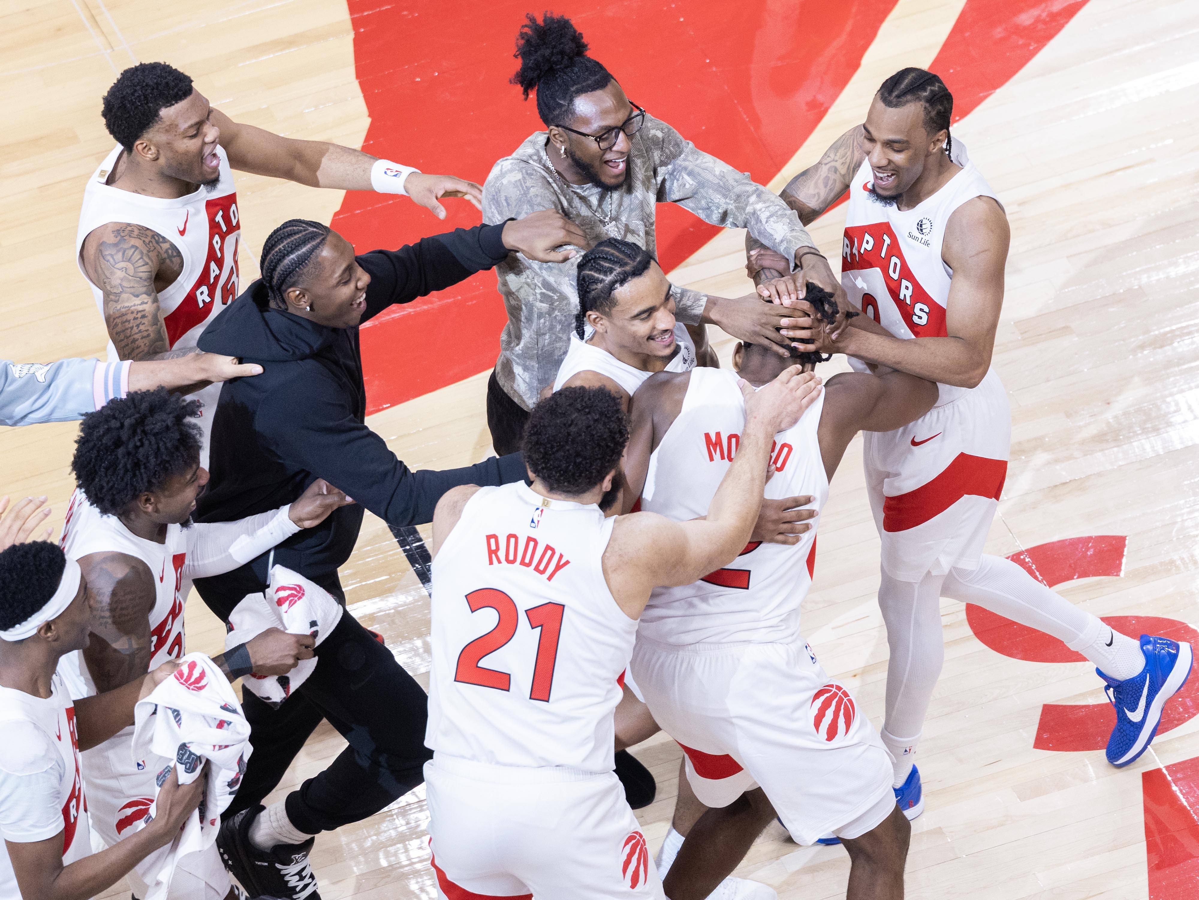 从密尔沃基雄鹿强势反弹到深圳男篮围绕NBA季后赛再遭质疑，国际比赛日里昂备战全明星赛的简单介绍