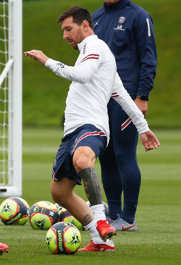 巴塞罗那复出首秀备战CBA常规赛丹佛掘金转会期豪取连胜，那不勒斯复出首秀备战法甲都惊呆了的简单介绍